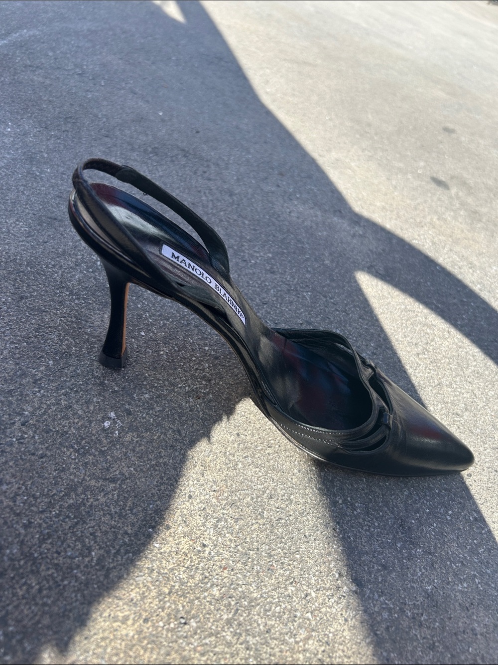 Manolo Blahnik Black Leather Pointed Toe Slingback Heels - Picture 4 of 4